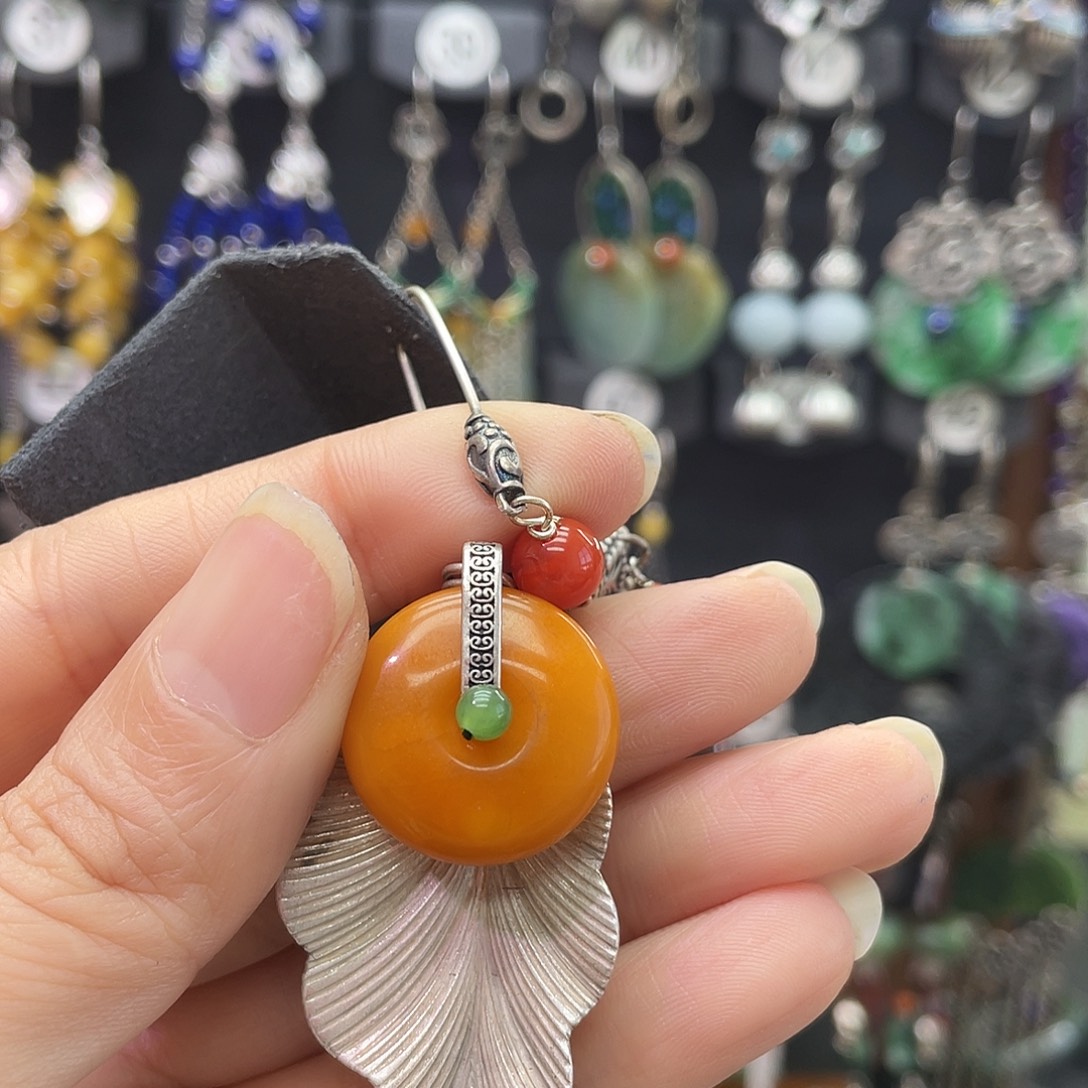 梓***爸琥珀未镶嵌耳饰258hnnb