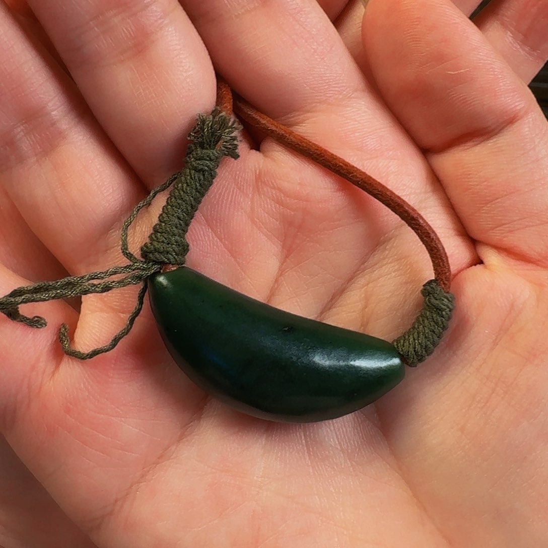 和田玉未镶嵌颈饰燕***梢