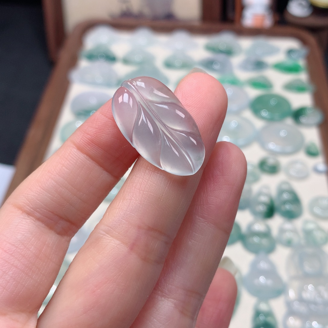 翡翠未镶嵌颈饰高冰叶子