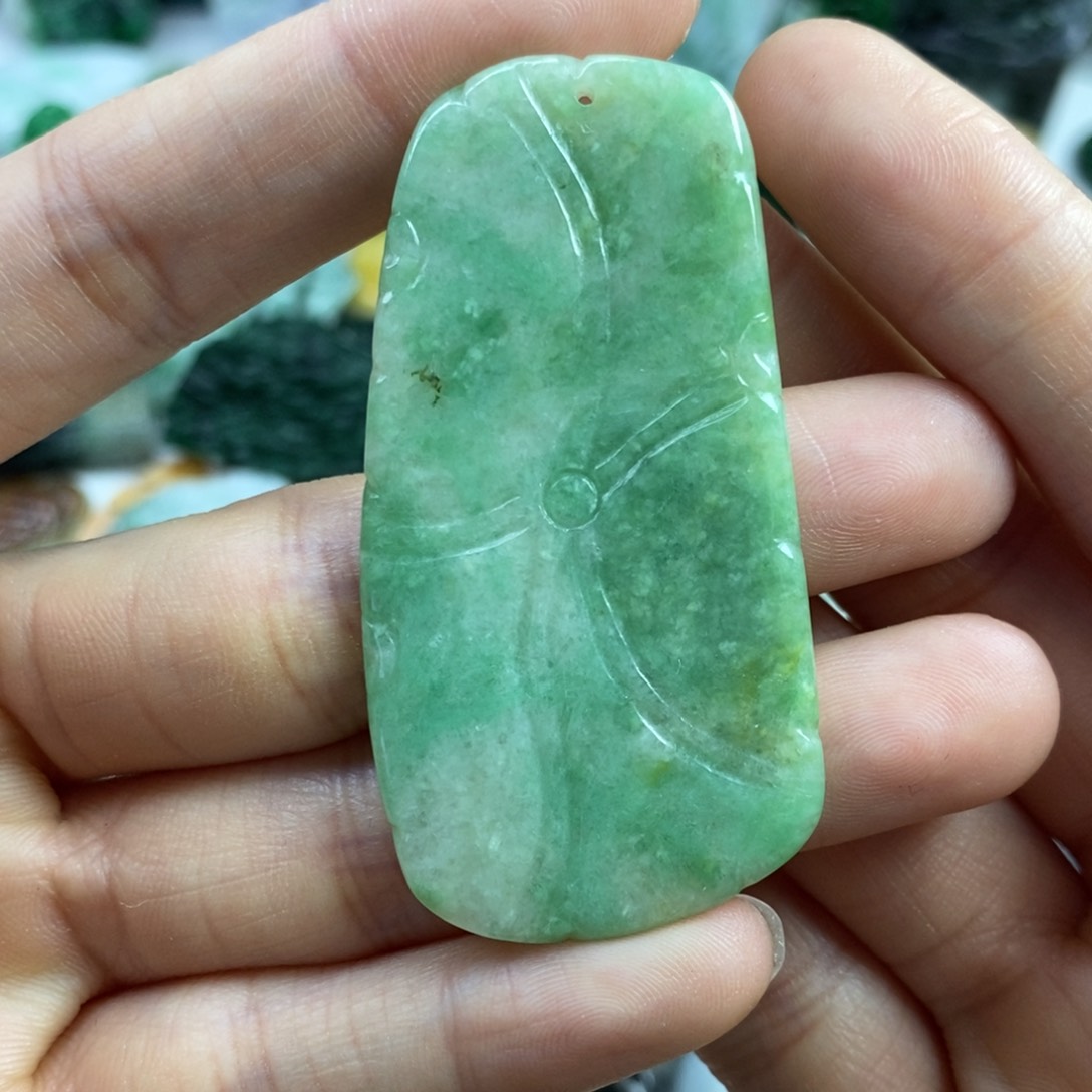 翡翠颈饰未镶嵌吊坠