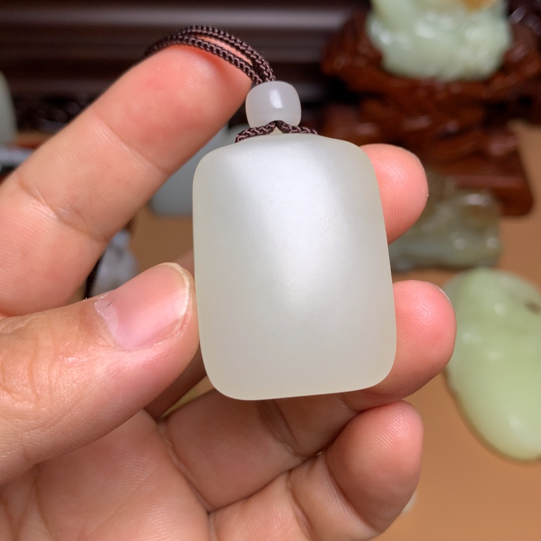 和田玉颈饰未镶嵌茶