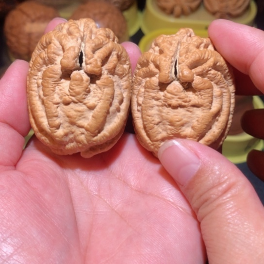 文玩核桃把件乾坤鬼脸核桃