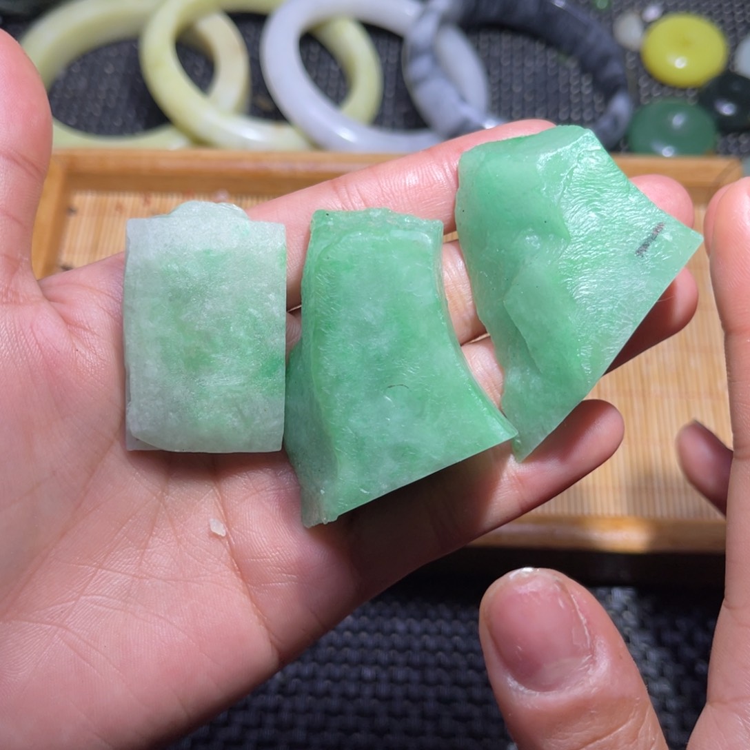 未镶嵌和田玉车挂