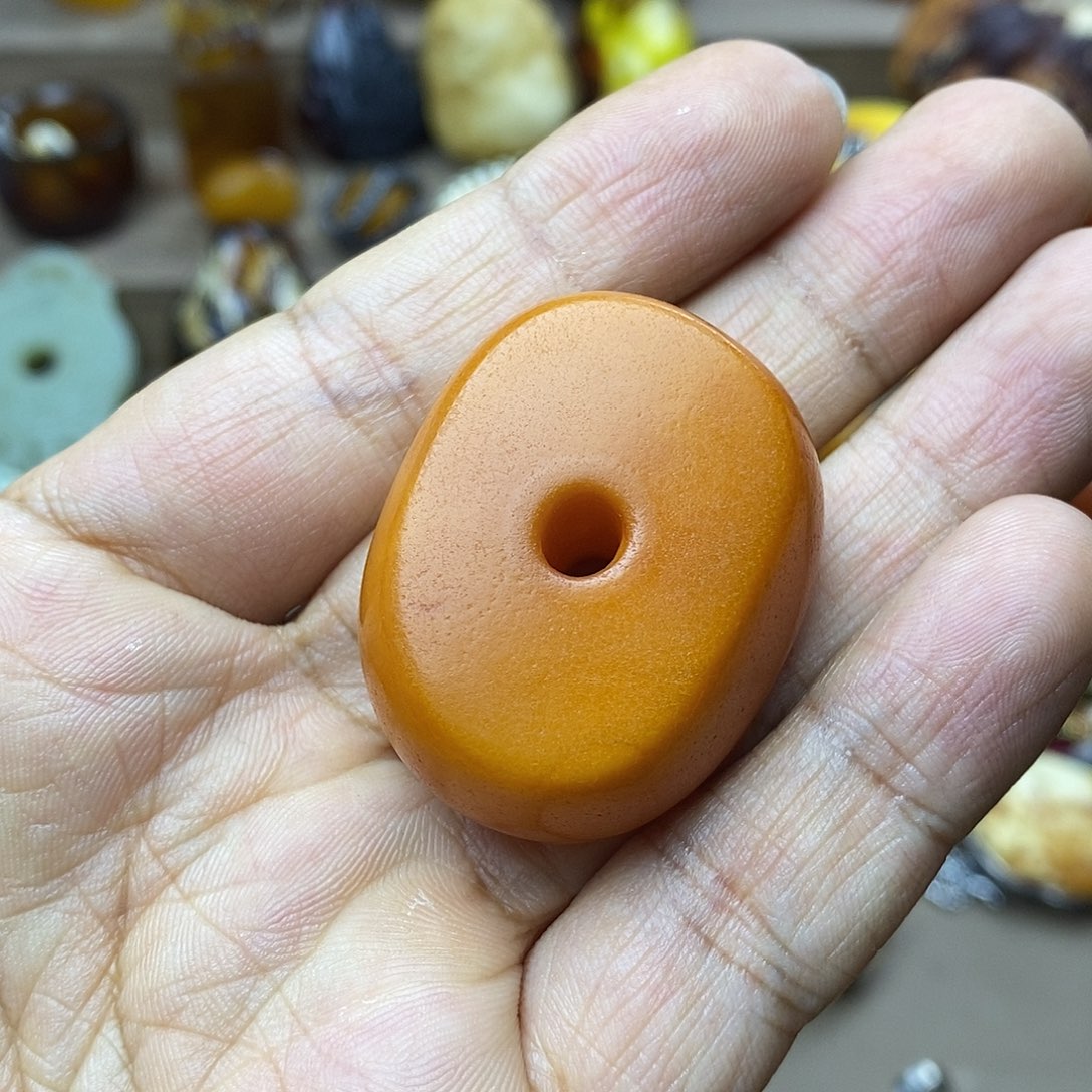 那***事琥珀未镶嵌颈饰橘色藏扣