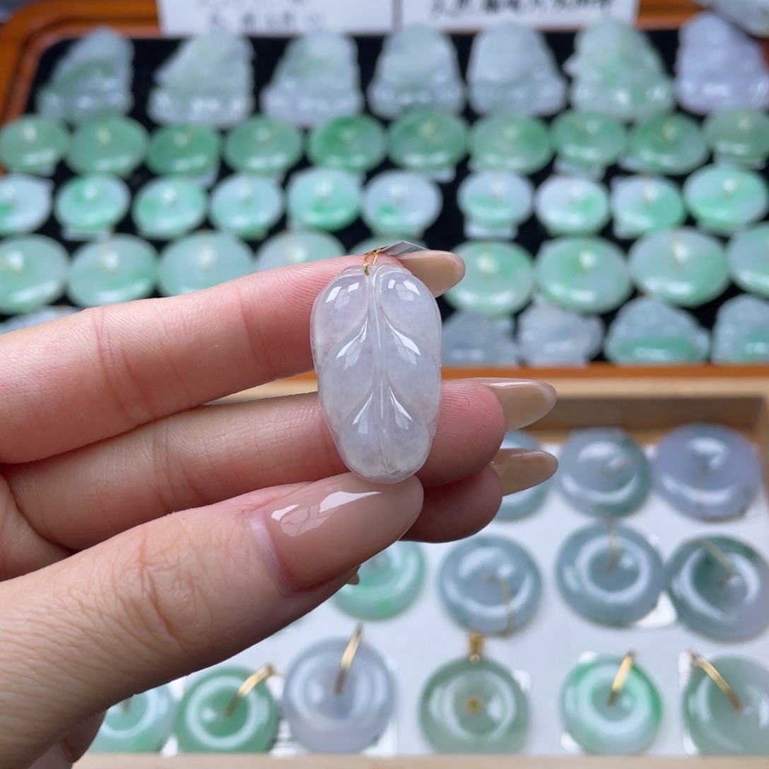 翡翠未镶嵌颈饰叶子