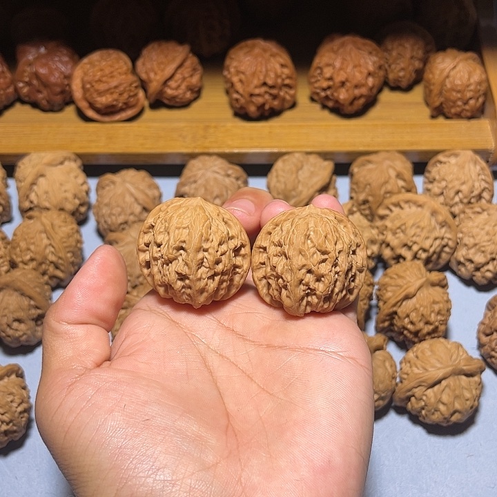 文玩核桃把件37原生态无药 野生坏境磨盘