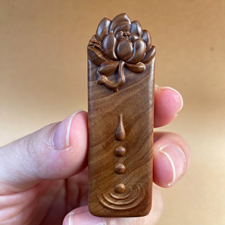 老山檀香天然木质水滴莲花一心向佛平安无事牌尺寸2*6*1