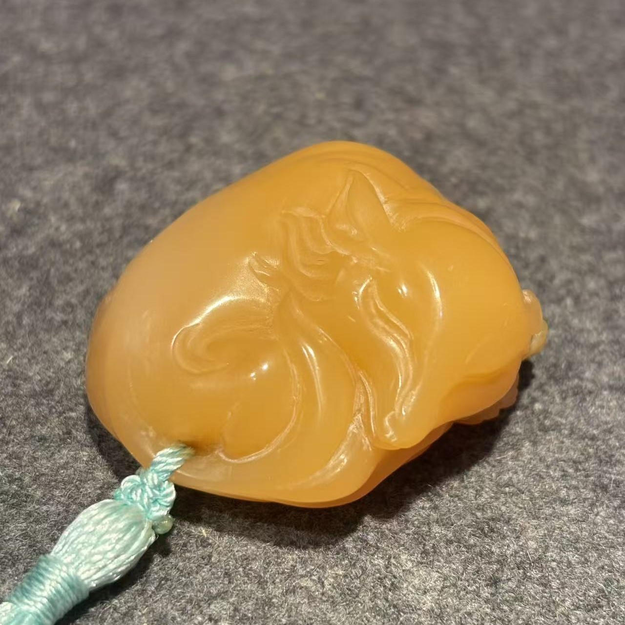 寿山石黄芙蓉睡狸手件