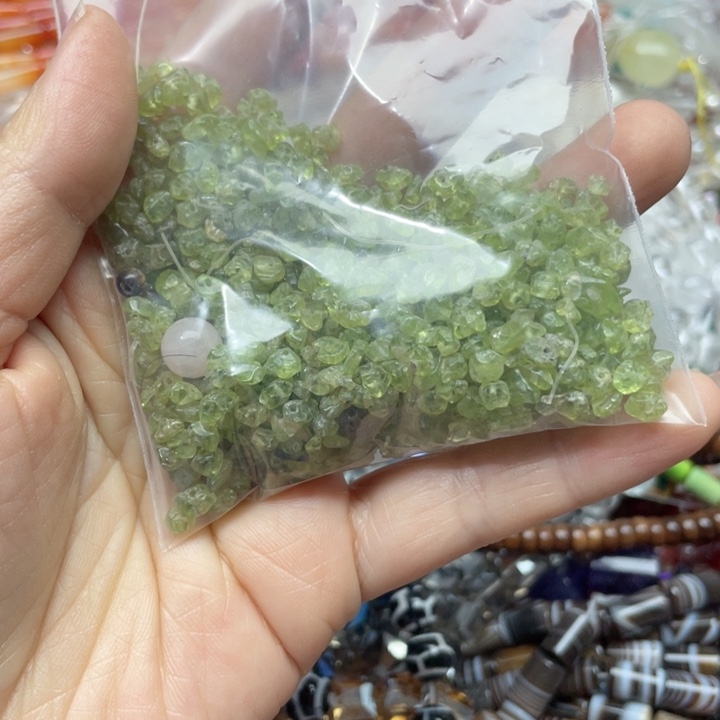 玛瑙/玉髓合金珠宝半成品一包橄榄石碎石