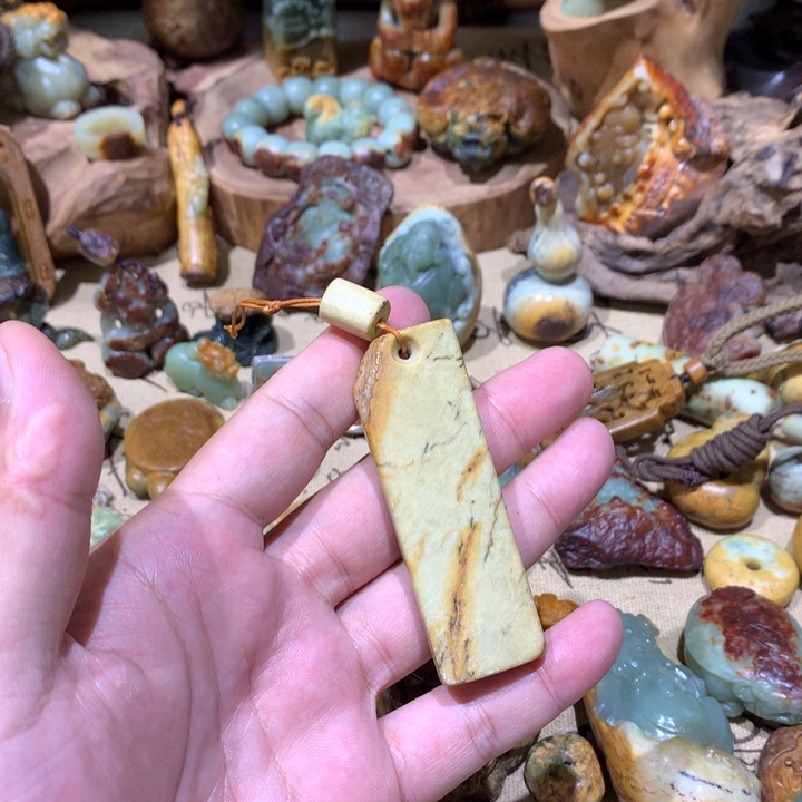 岫岩河磨玉（透闪石质玉）挂件未镶嵌