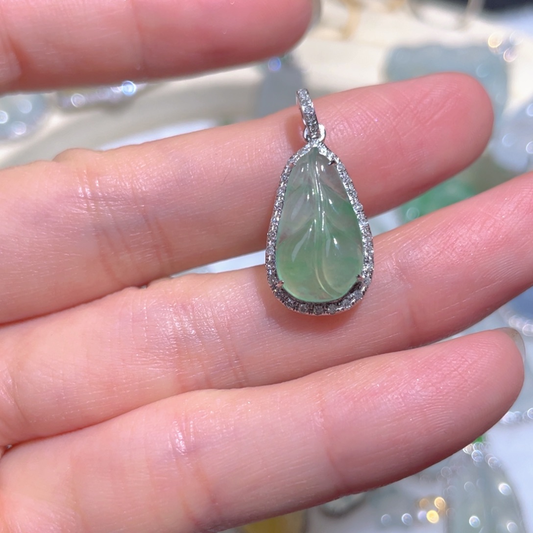 翡翠颈饰18K金镶嵌翡翠