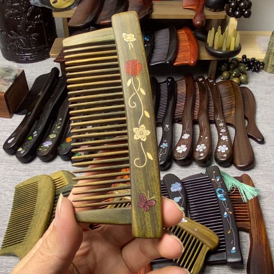 维腊木（绿檀）插齿梳子梅花图案
