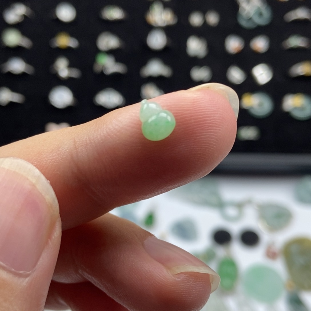 翡翠未镶嵌颈饰000000012