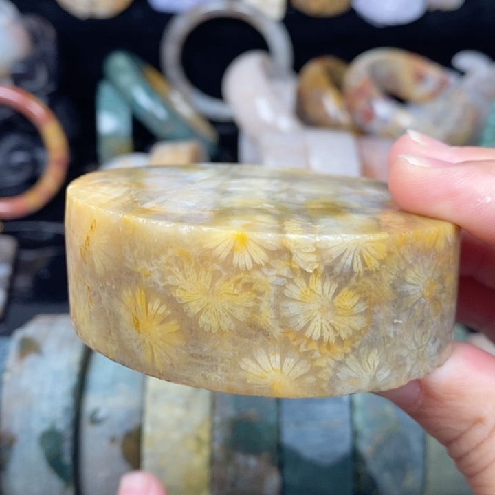 未镶嵌手镯（圆镯）硅化玉