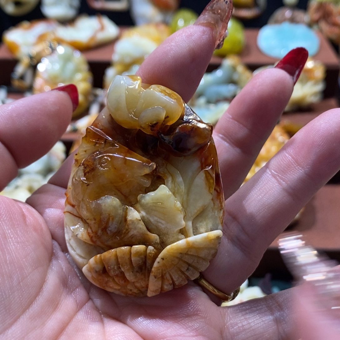 蛇纹石玉颈饰未镶嵌