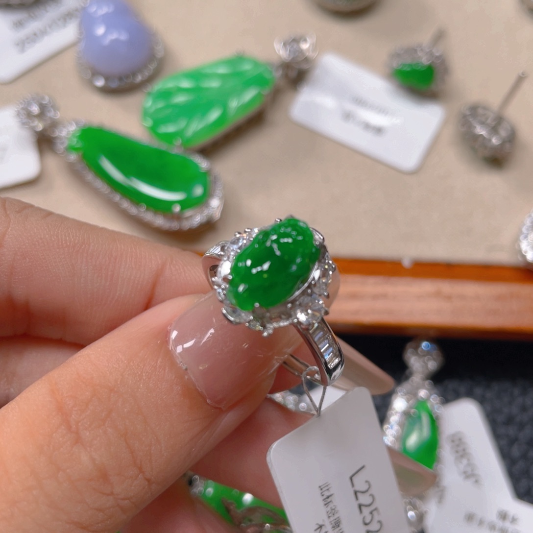 【闪购商品】翡翠银S925镶嵌吊坠(不含链)翡翠