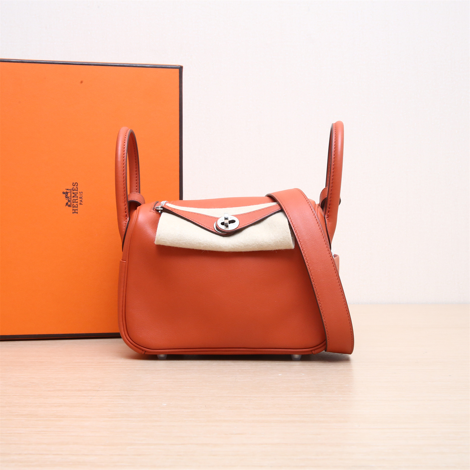 95新 Hermes/爱马仕 小花姑姑793166Lindy Mini 火焰紅拼泥土橘 