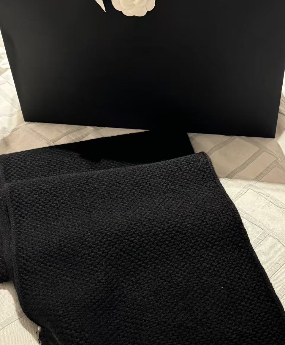 【德奢6号店】围巾集合链接-------（小马挂件）