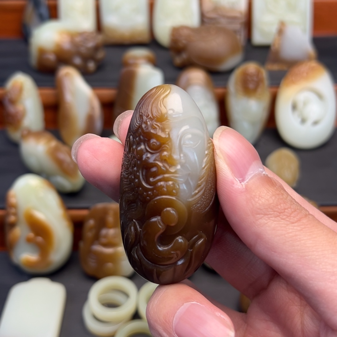 往***风和田玉（糖玉）未镶嵌颈饰