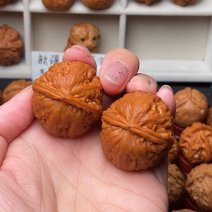 文玩核桃吊坠虎王