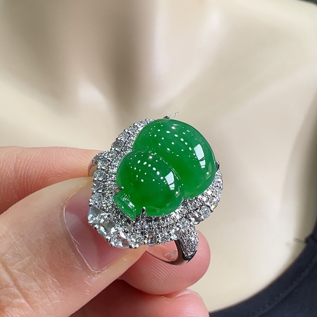 翡翠戒指18K金镶嵌戒指