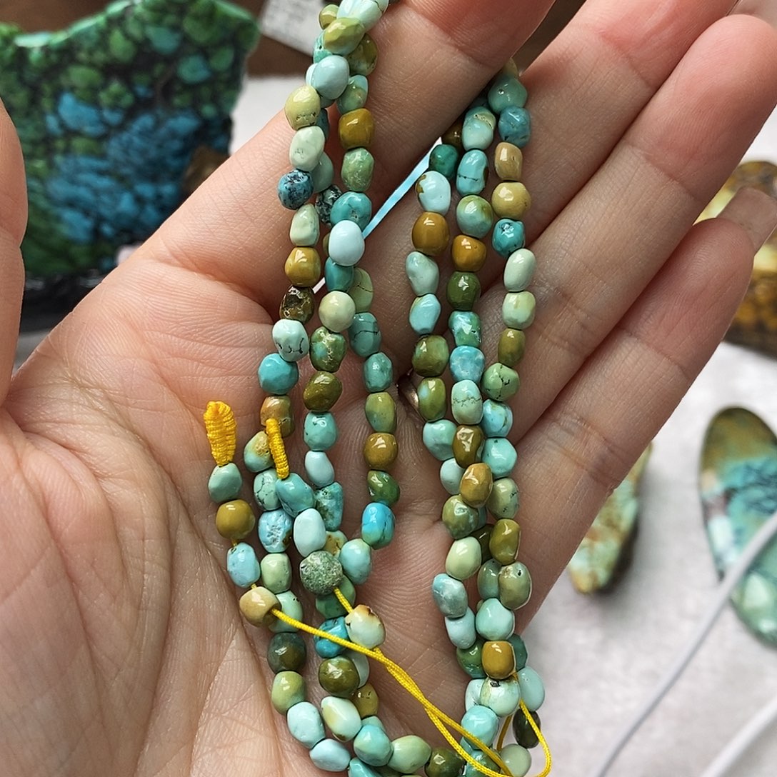 绿松石未镶嵌原矿