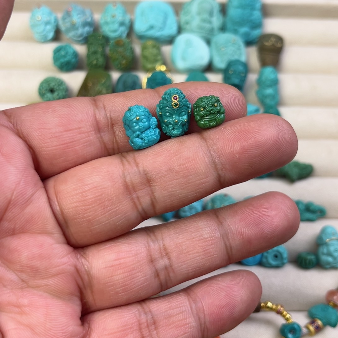 绿松石未镶嵌配饰法****）