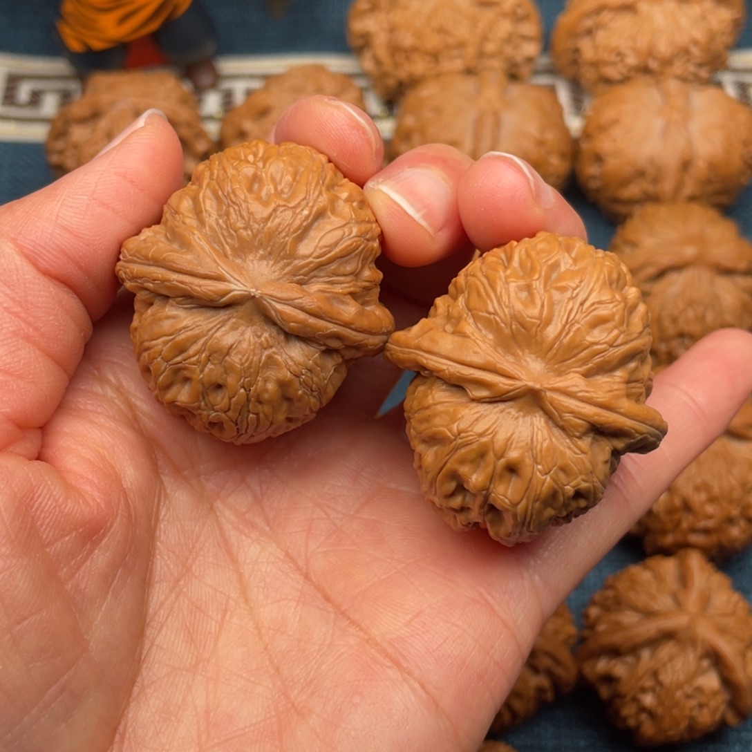 文玩核桃把件39全品翘尖元宝