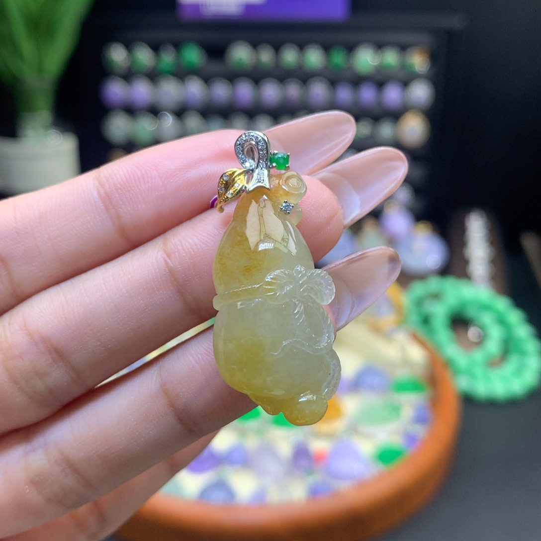 翡翠18K金镶嵌颈饰