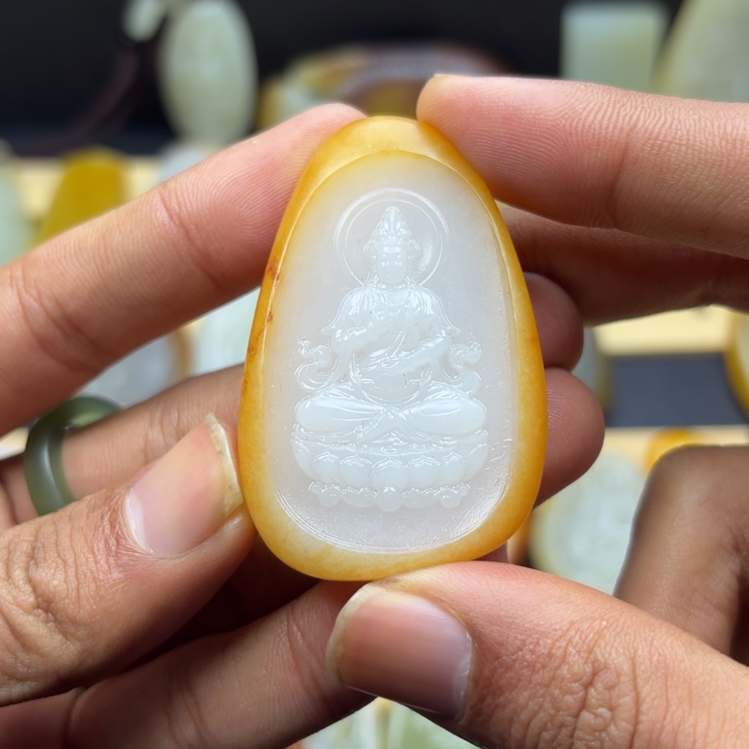 潇****和田玉未镶嵌颈饰