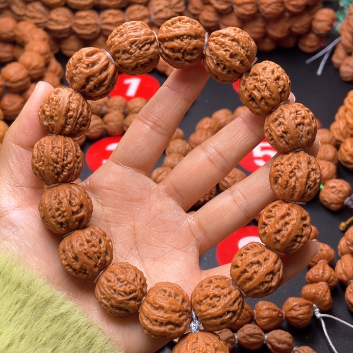 文玩核桃吊坠珊瑚黄皮手持