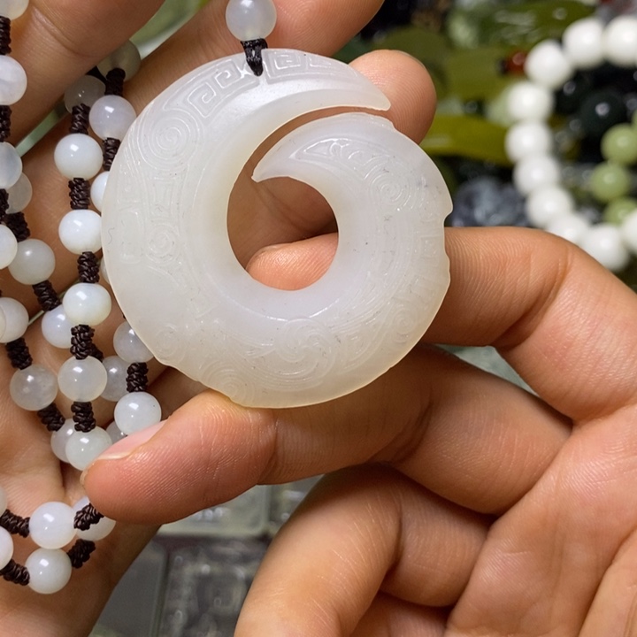 岫玉岫玉颈饰未镶嵌