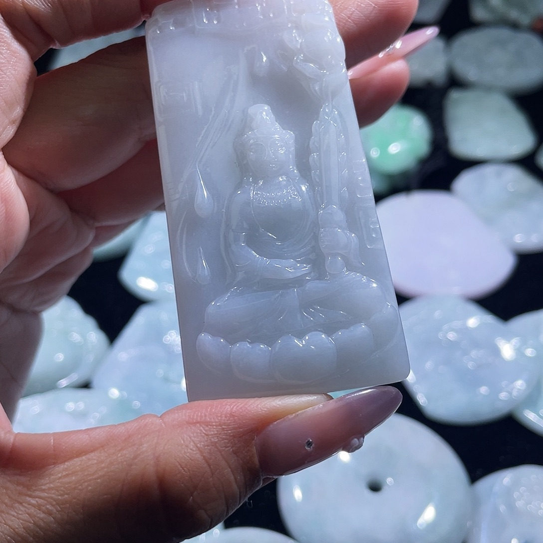 ****。翡翠未镶嵌颈饰虚空