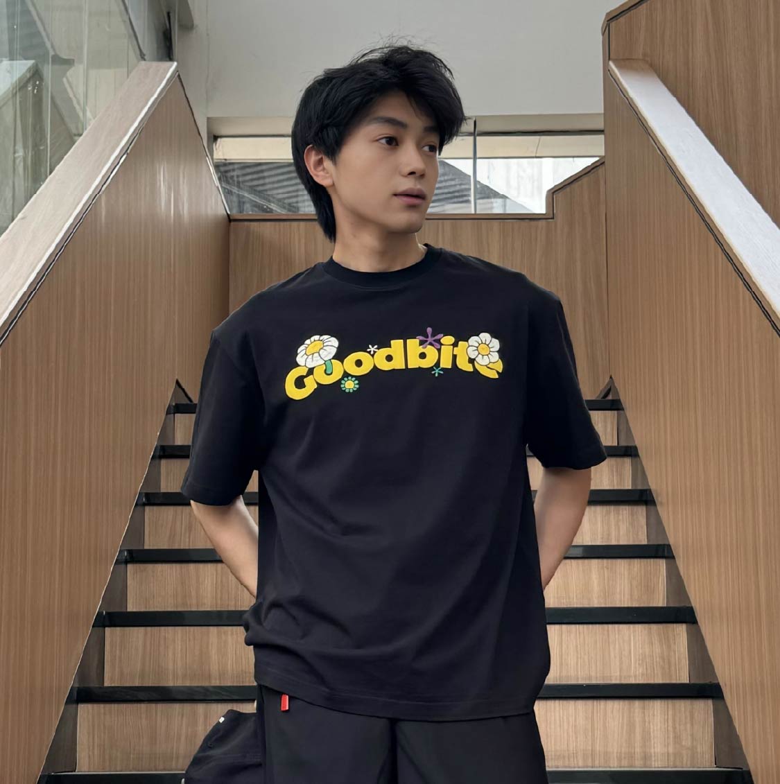 Goodbite光变花花遇光变色图案夏季冰感圆领短袖T恤