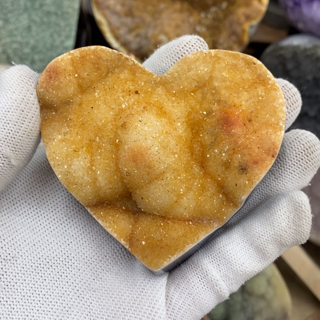 水晶橘黄色爱心未镶嵌