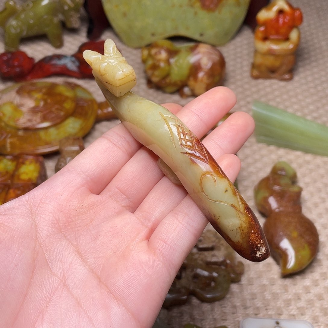 蛇纹石玉未镶嵌颈饰