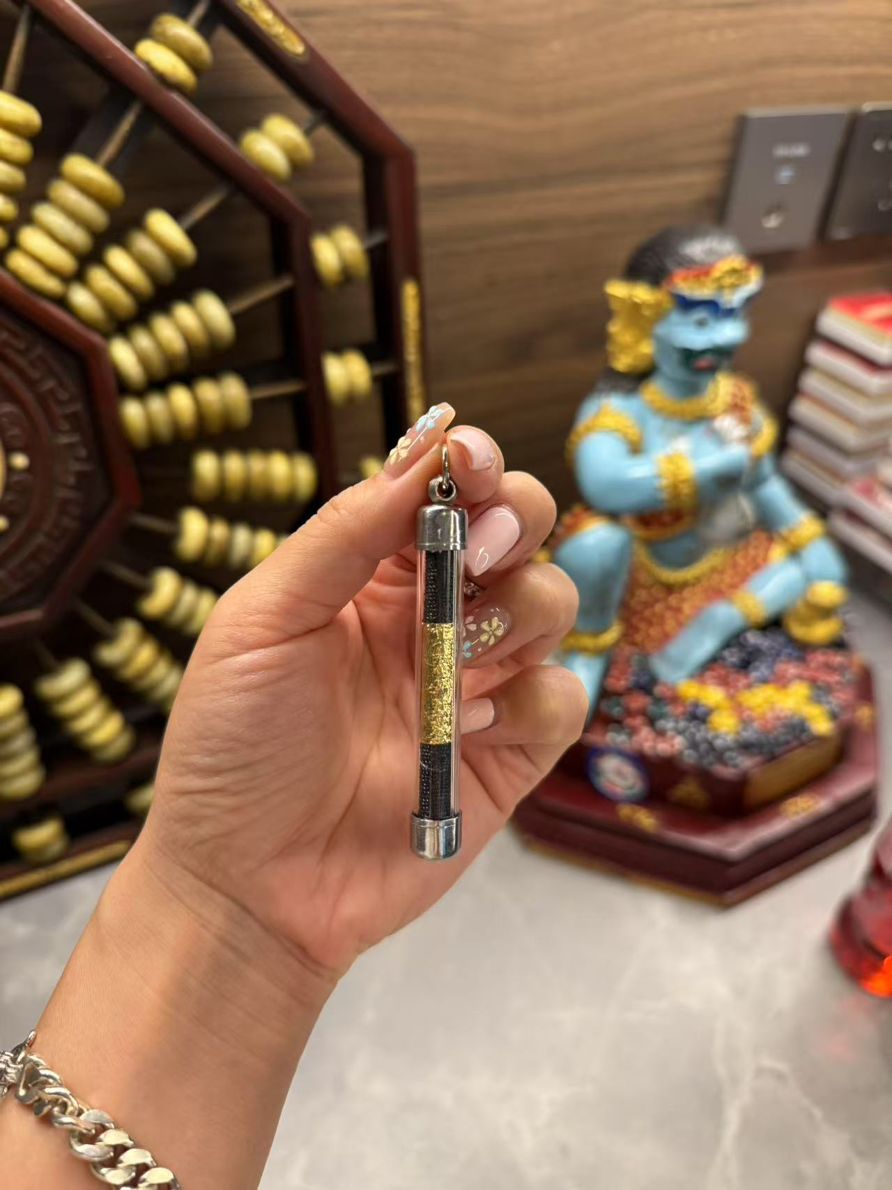 钛钢亚克力吊坠 细细管可爱黑色吊坠