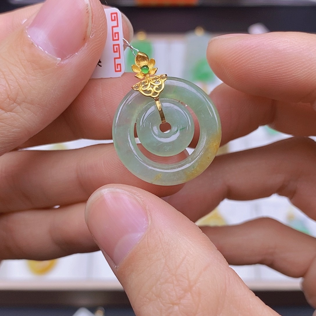 翡翠颈饰18K金镶嵌翡翠