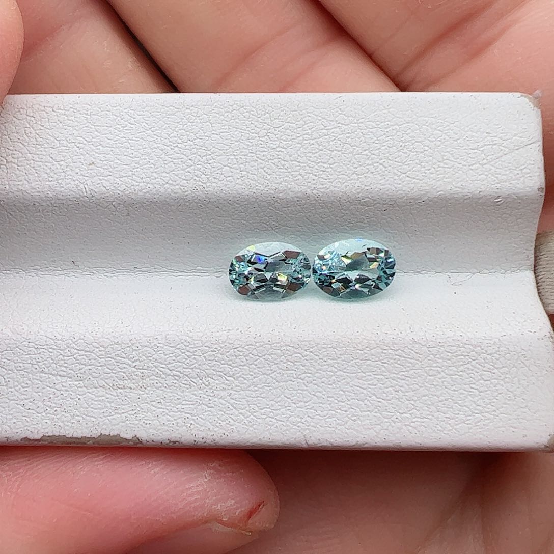 海蓝宝石裸石未镶嵌5✖️7椭圆2颗共1.77克拉