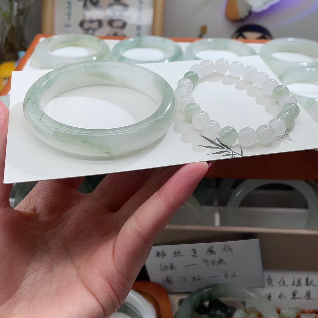 *****石英质玉（天山翠）未镶嵌手镯55.6圈口