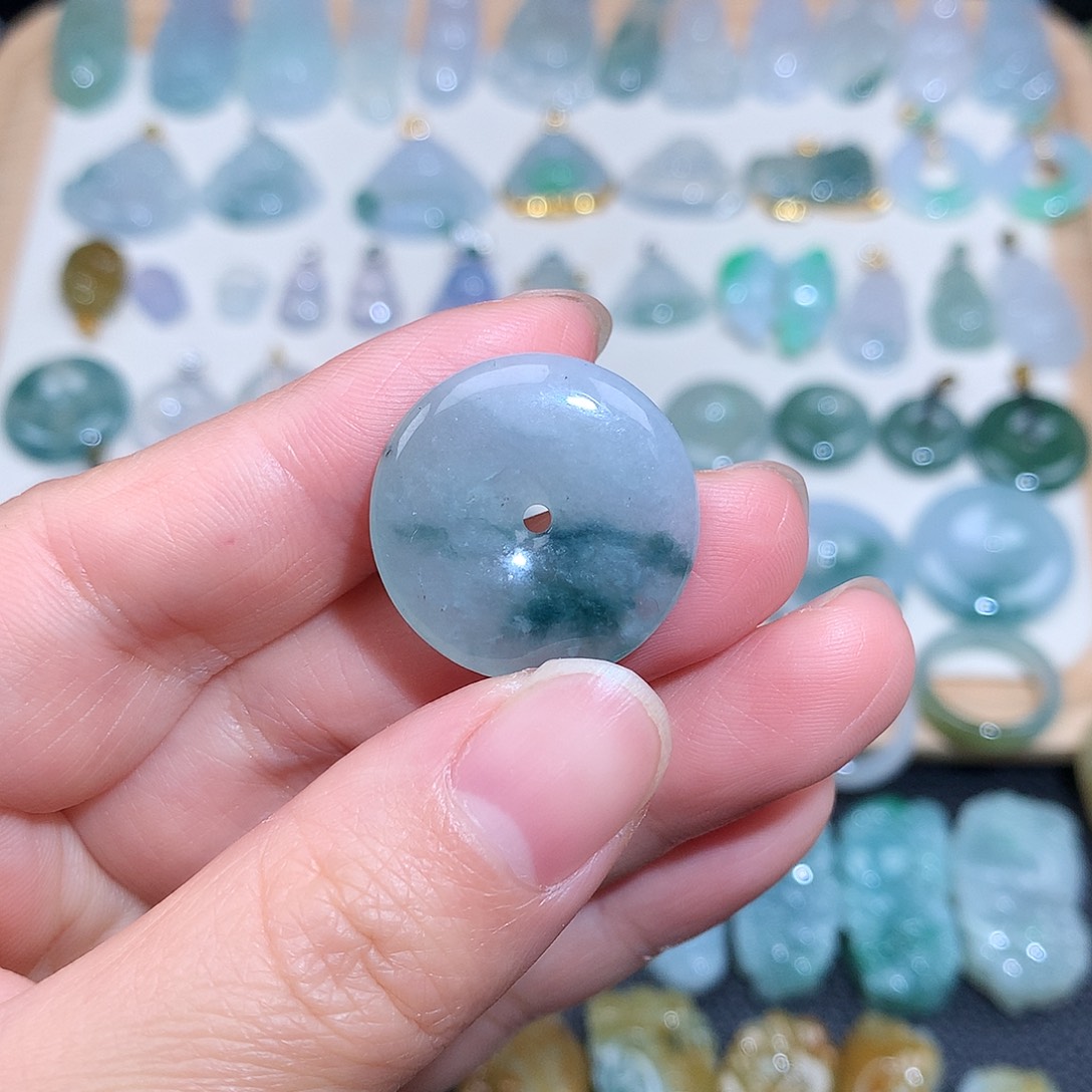 翡翠颈饰未镶嵌吊坠