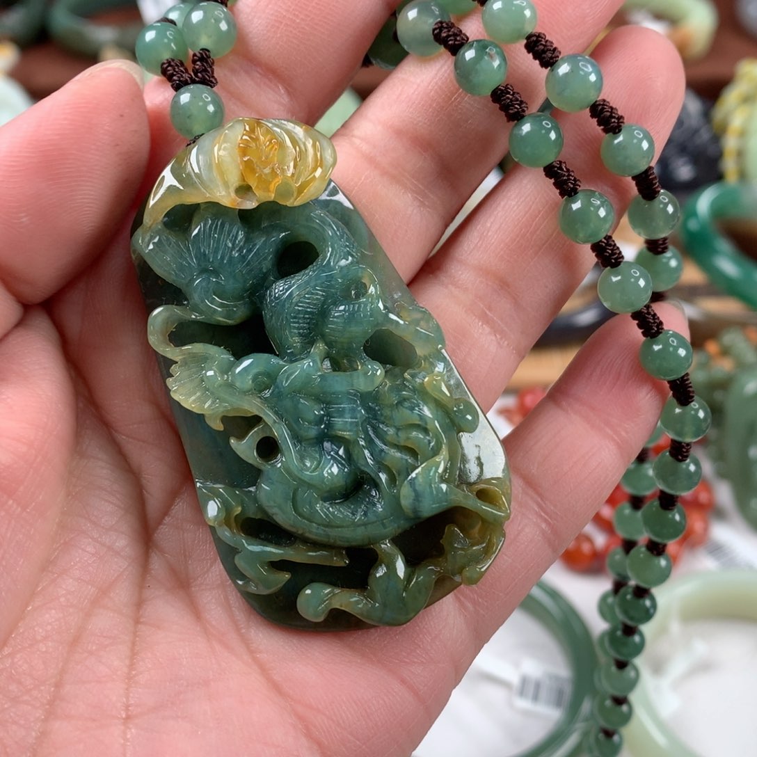 岫玉颈饰未镶嵌吊坠