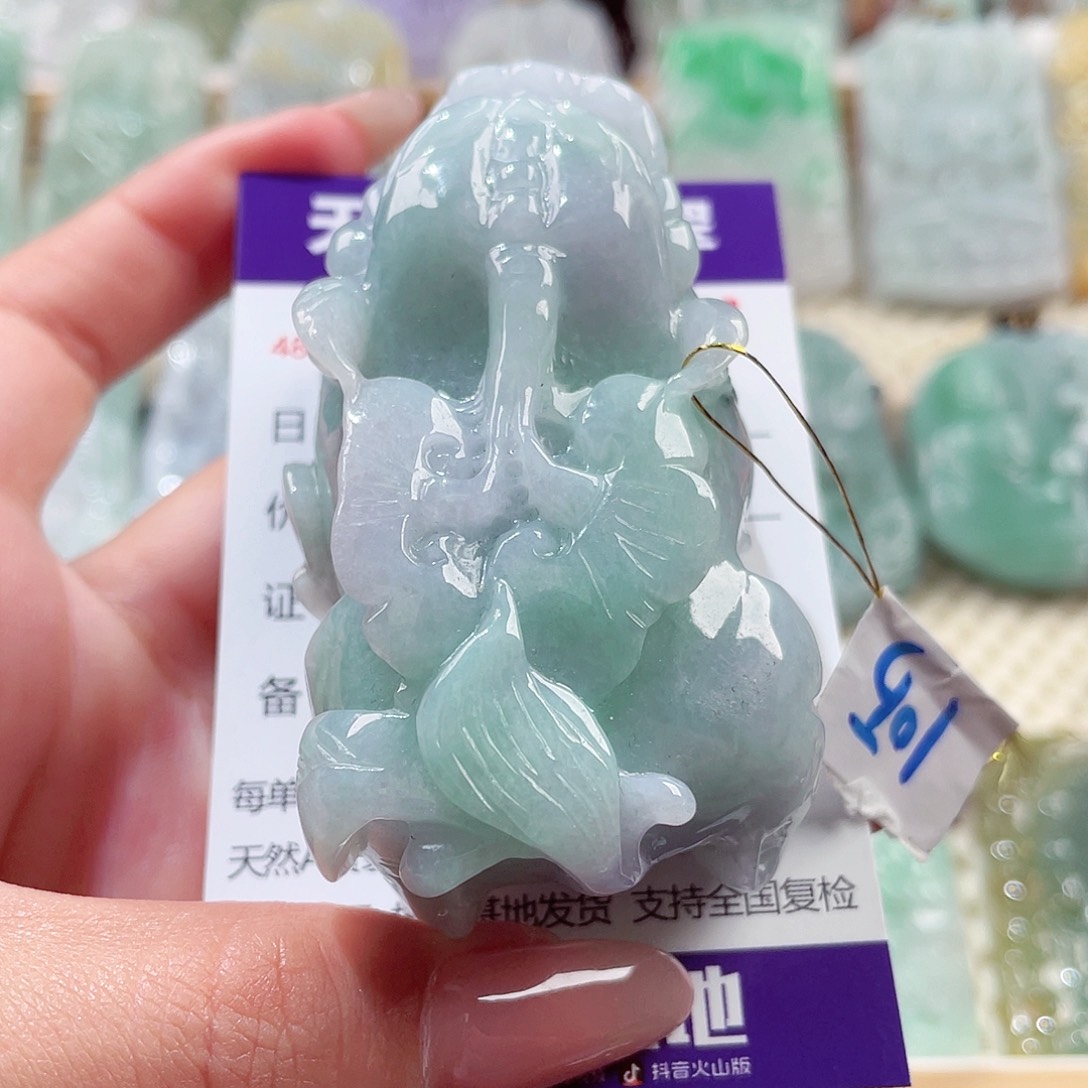 翡翠未镶嵌颈饰貔貅