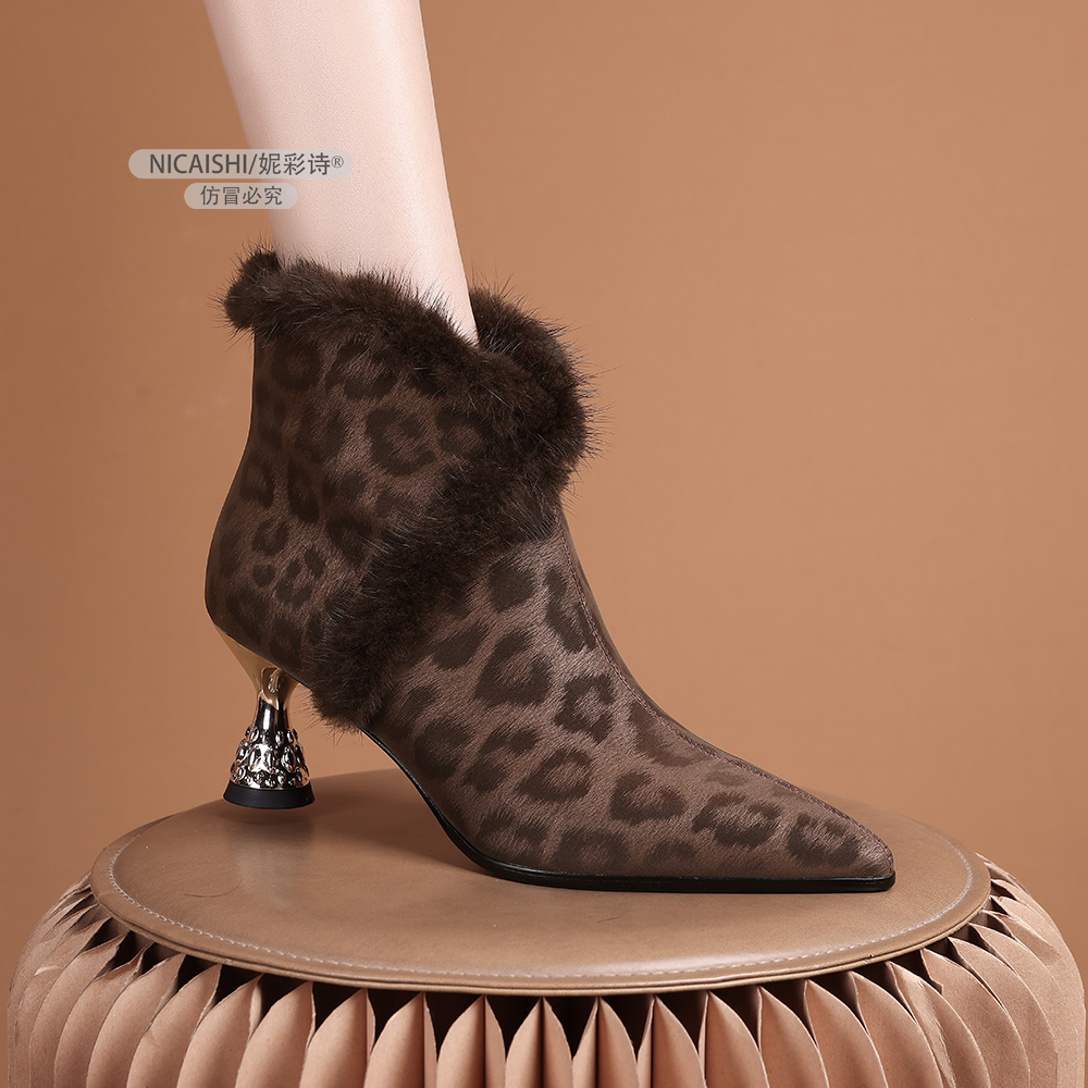 2025年新款法式洋气小众设计感短靴女时髦短靴气质时尚侧拉链3743