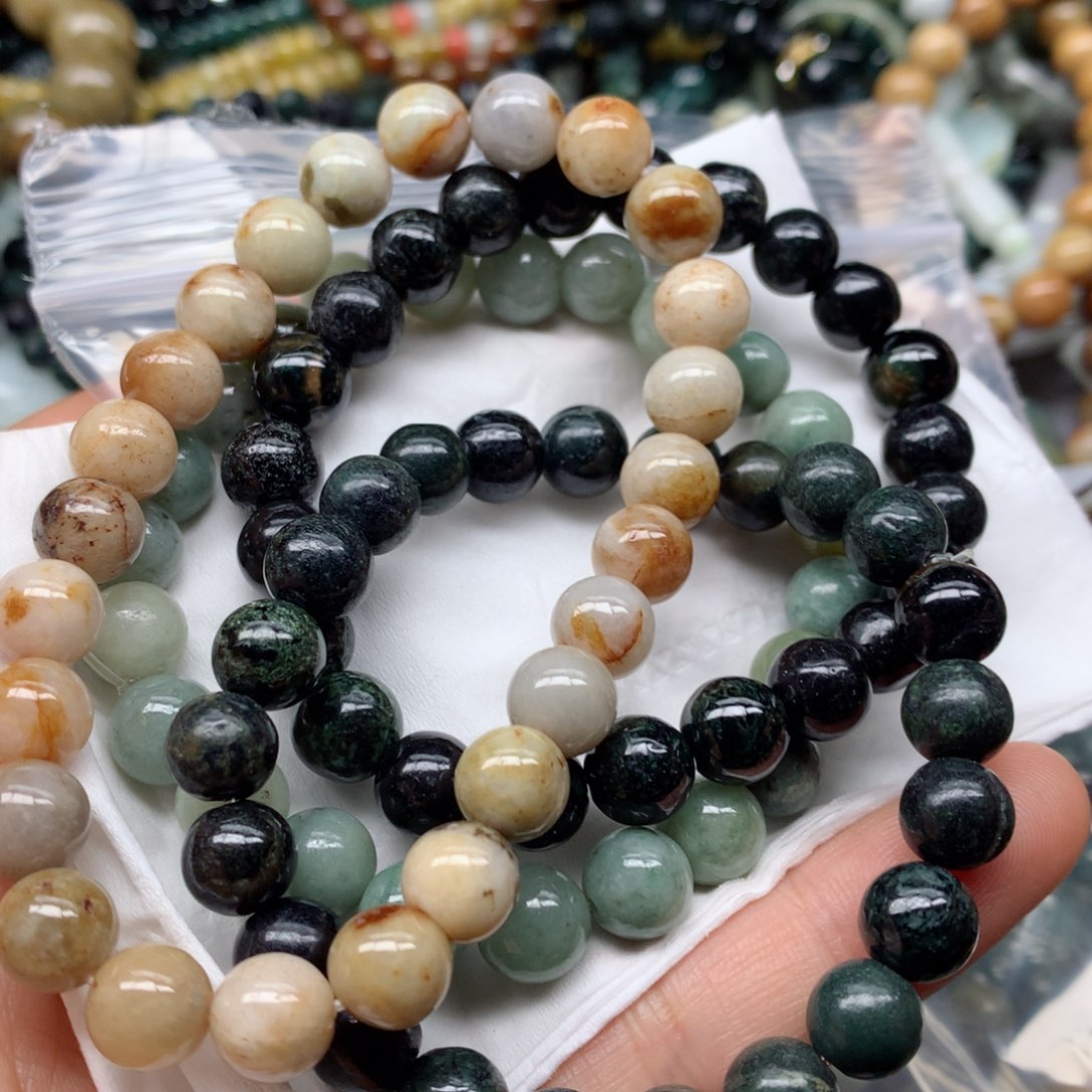 翡翠颈饰未镶嵌珠子