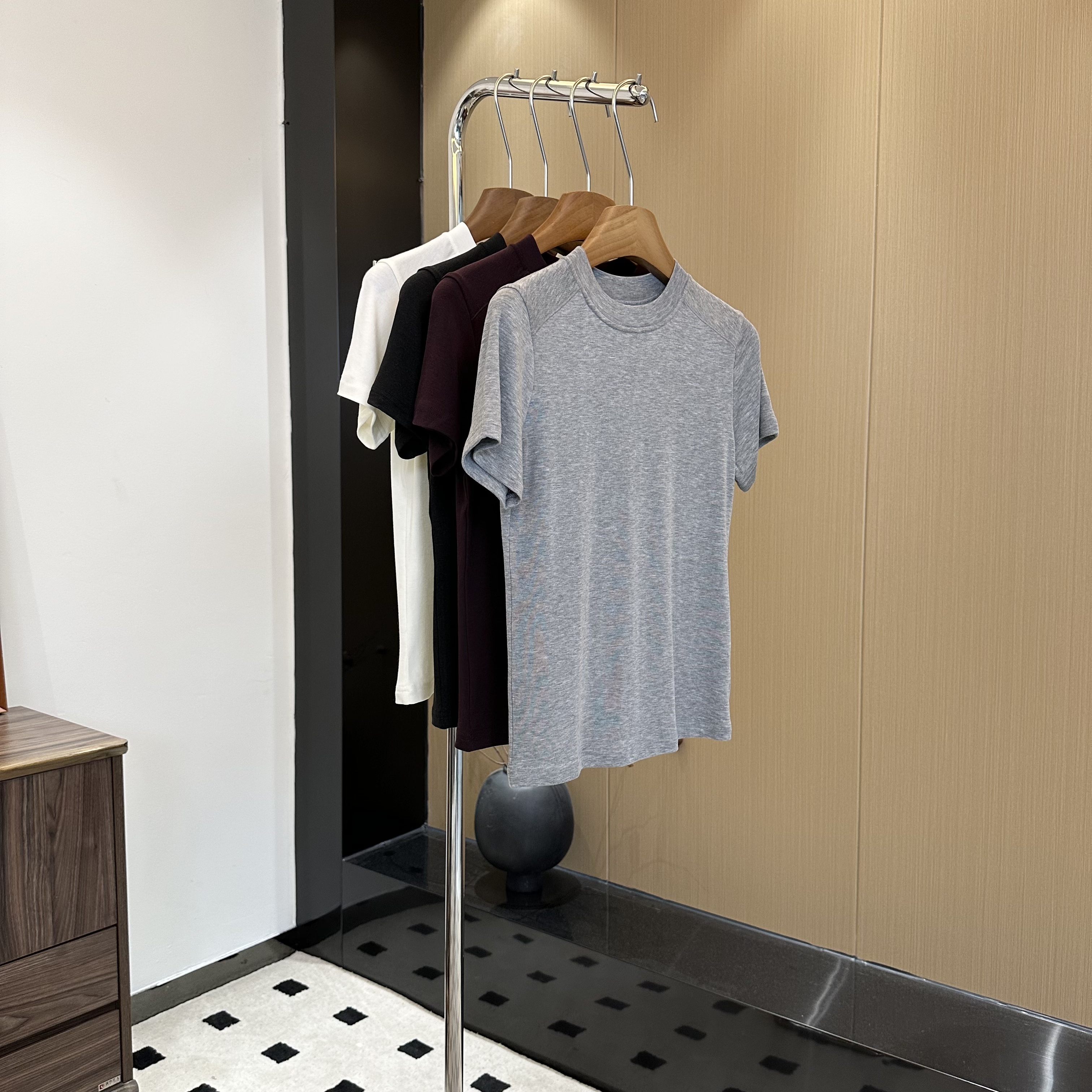 陈邓邓 春夏新品极简立领T恤 亲肤柔软修身正肩显瘦百搭短袖T5029