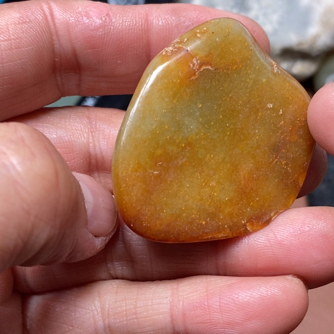 和田玉挂件足铂镶嵌