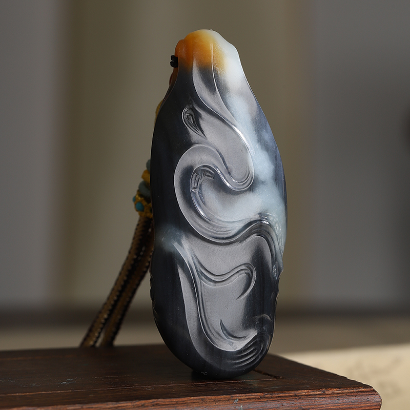 新疆和田玉风生水起本玉吊坠卡64.8×26.8×12.5mm42.6克