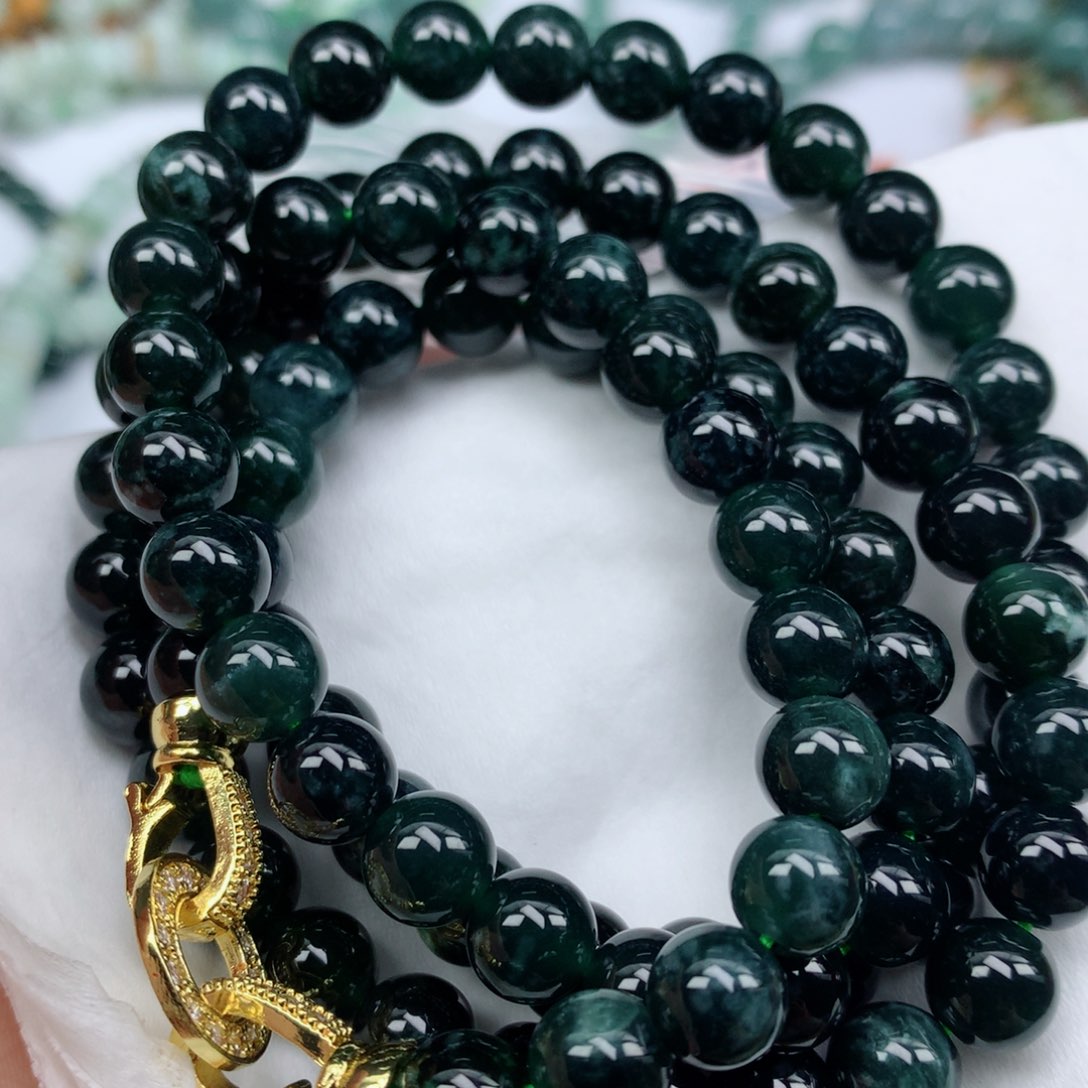 翡翠颈饰未镶嵌手串