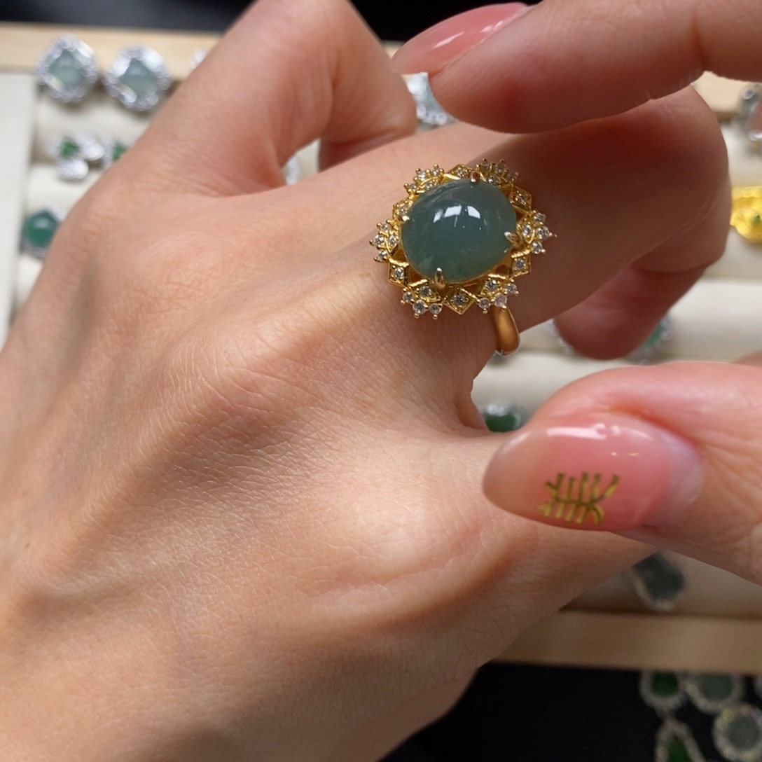 翡翠颈饰未镶嵌翡翠